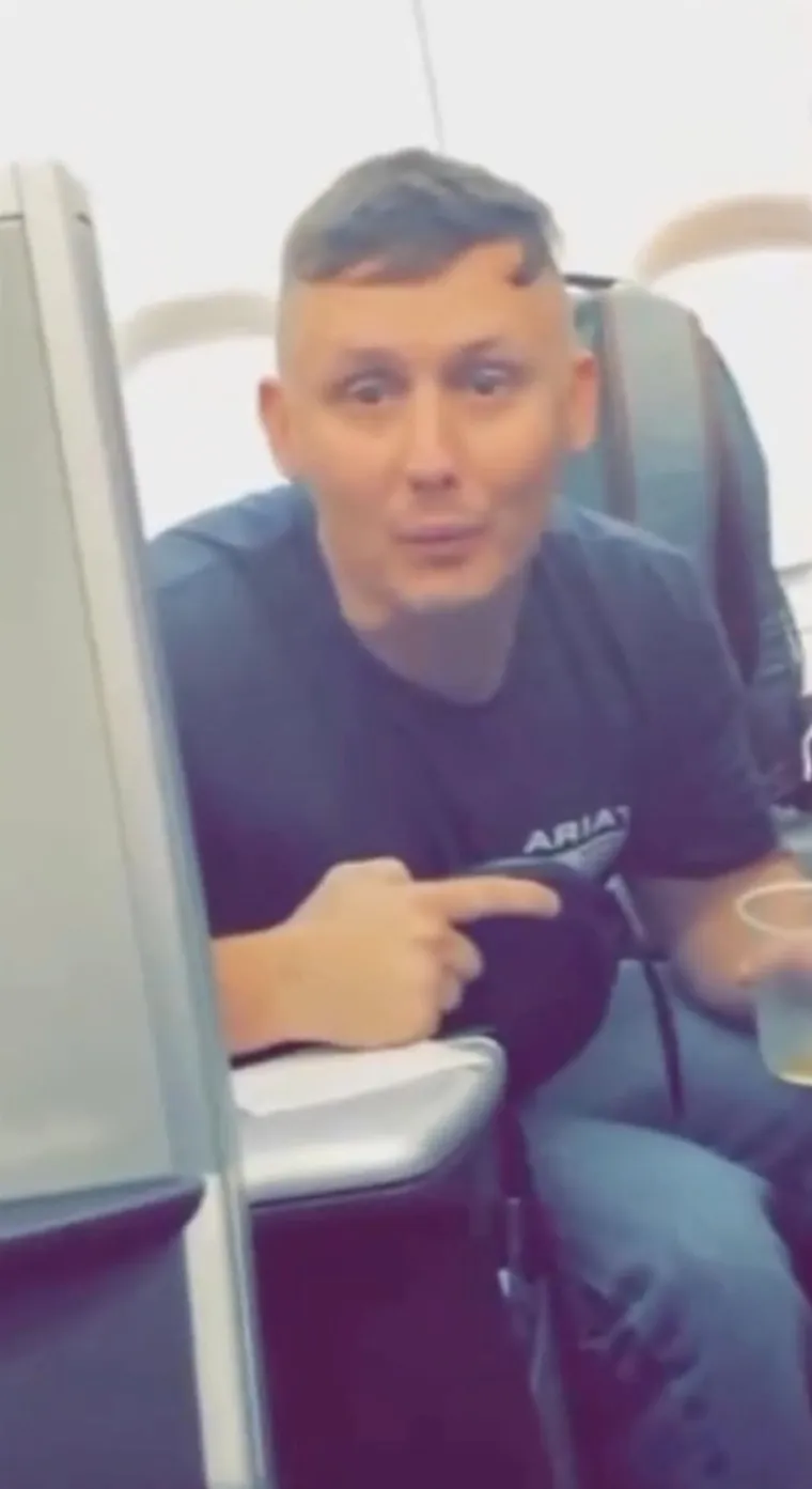 Ovo je provokator koji je isprovocirao Mikea Tysona. Nećete vjerovati &scaron;to mu je sve radio. Pa, koliko lud i pijan može&scaron; biti za ovo?!