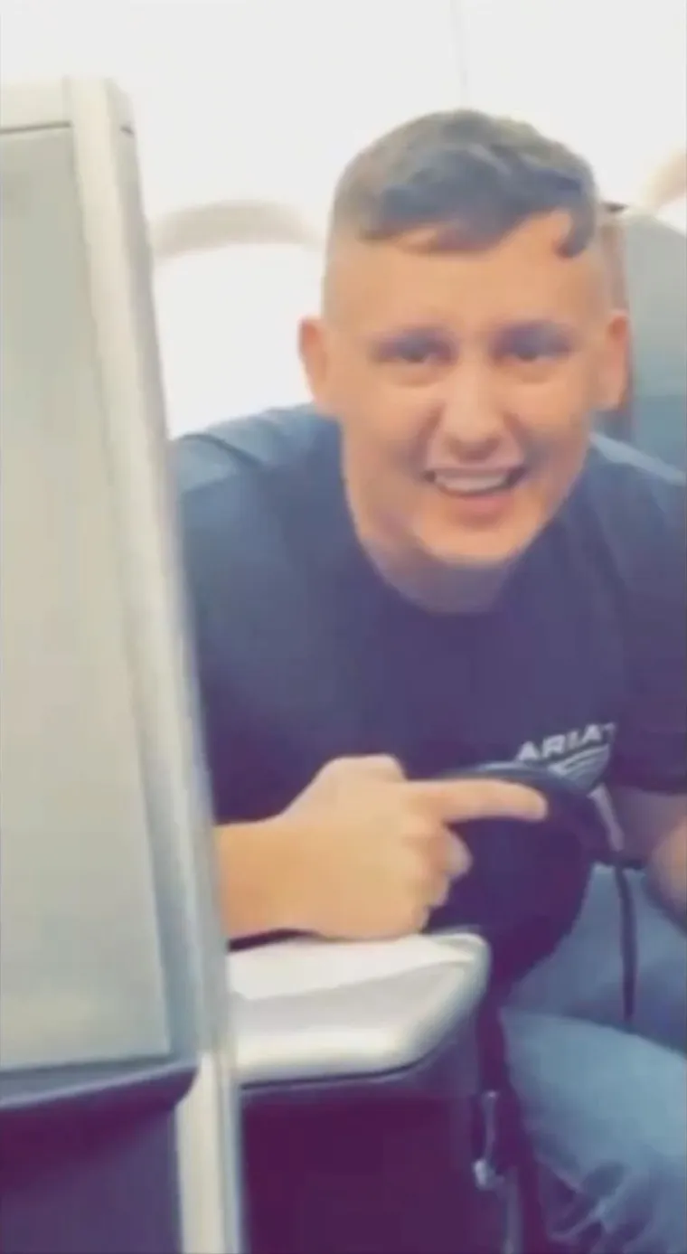 Ovo je provokator koji je isprovocirao Mikea Tysona. Nećete vjerovati &scaron;to mu je sve radio. Pa, koliko lud i pijan može&scaron; biti za ovo?!