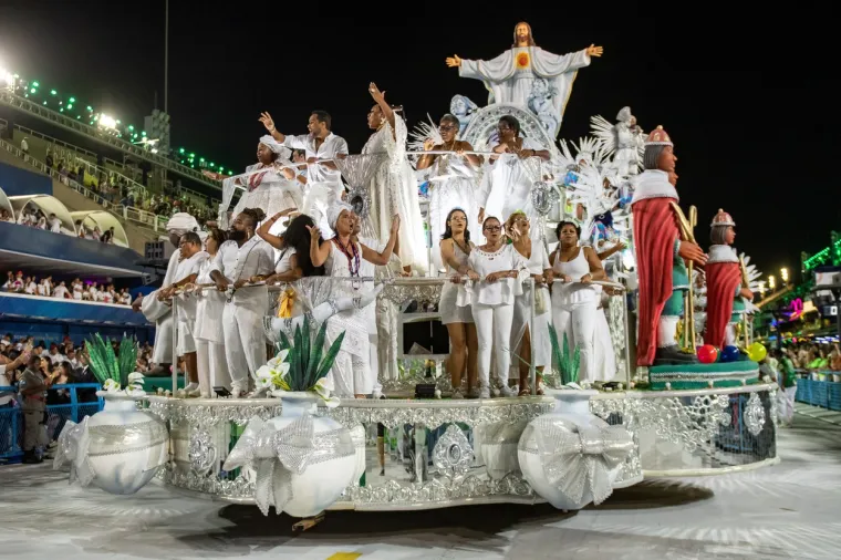 Goli&scaron;ave Brazilke stvorile pomutnju na karnevalu: Tijela su im fantazija, a najvi&scaron;e tkanine imaju na - glavi