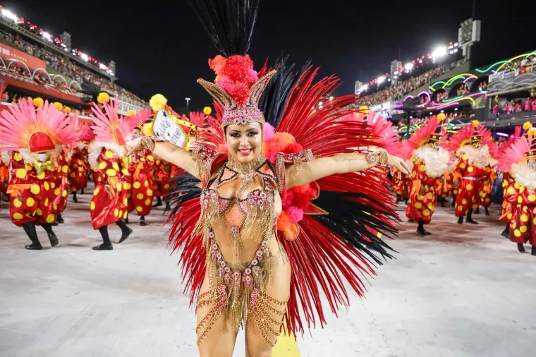 Goli&scaron;ave Brazilke stvorile pomutnju na karnevalu: Tijela su im fantazija, a najvi&scaron;e tkanine imaju na - glavi