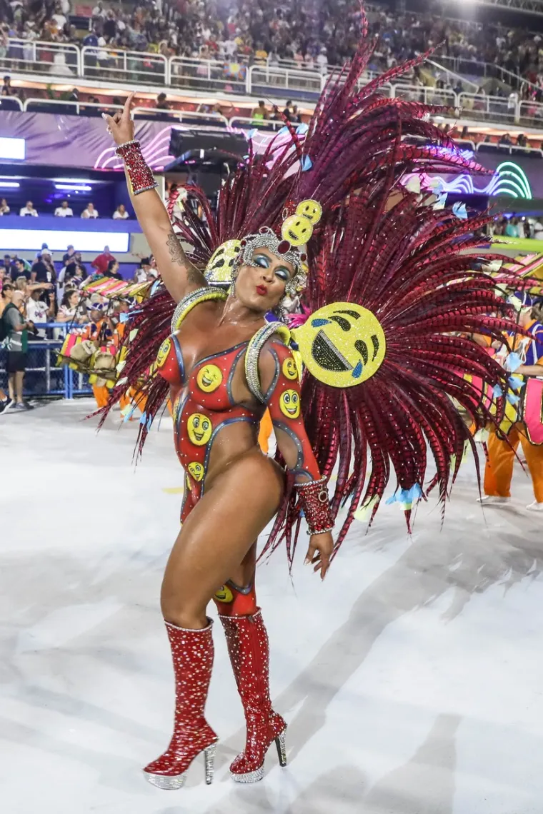 Goli&scaron;ave Brazilke stvorile pomutnju na karnevalu: Tijela su im fantazija, a najvi&scaron;e tkanine imaju na - glavi