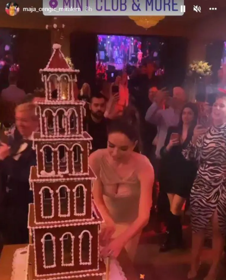 Severina je za rođendan dobila veliku krokant tortu Sv. Duje. 