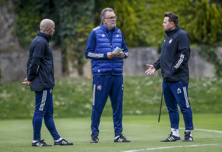 Ante Čačić preuzeo kormilo Dinama, biv&scaron;i izbornik odradio prvi trening s momčadi, procurile fotke