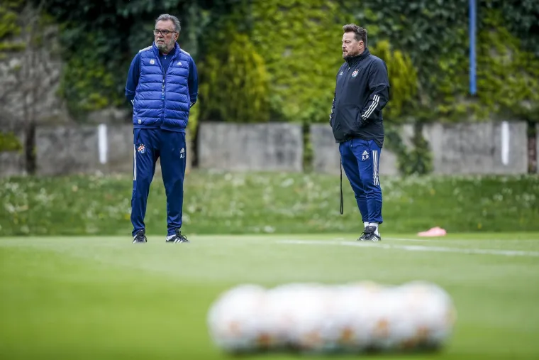 Ante Čačić preuzeo kormilo Dinama, biv&scaron;i izbornik odradio prvi trening s momčadi, procurile fotke