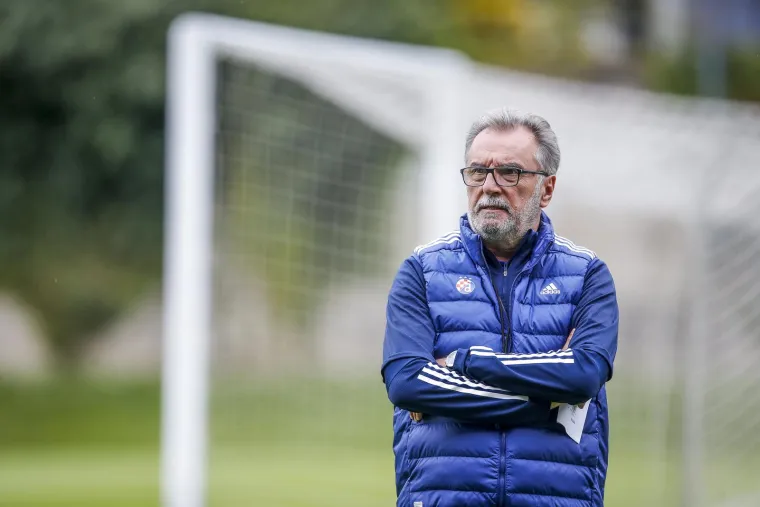 Ante Čačić preuzeo kormilo Dinama, biv&scaron;i izbornik odradio prvi trening s momčadi, procurile fotke