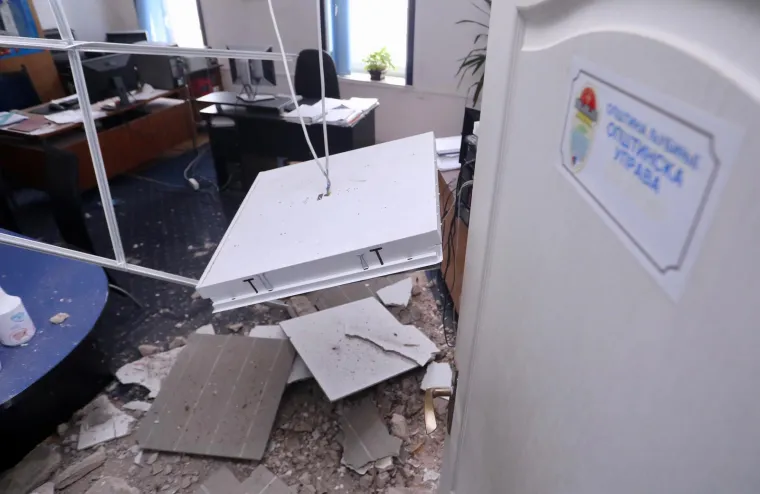 Posljedice razornog potresa: Sa stambene zgrade u Mostaru pale cigle, djevojka poginula nakon &scaron;to se stijena sru&scaron;ila na kuću...