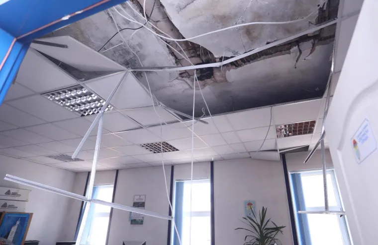 Posljedice razornog potresa: Sa stambene zgrade u Mostaru pale cigle, djevojka poginula nakon &scaron;to se stijena sru&scaron;ila na kuću...