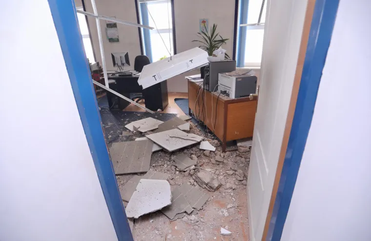 Posljedice razornog potresa: Sa stambene zgrade u Mostaru pale cigle, djevojka poginula nakon &scaron;to se stijena sru&scaron;ila na kuću...