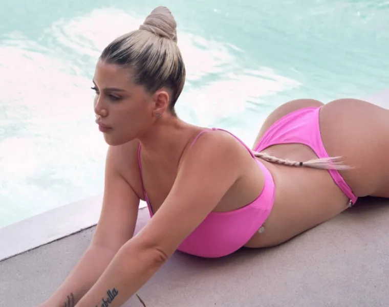 Wanda Icardi se slikala nakon treninga i to bez grudnjaka. Grudi joj provirivale na sve strane