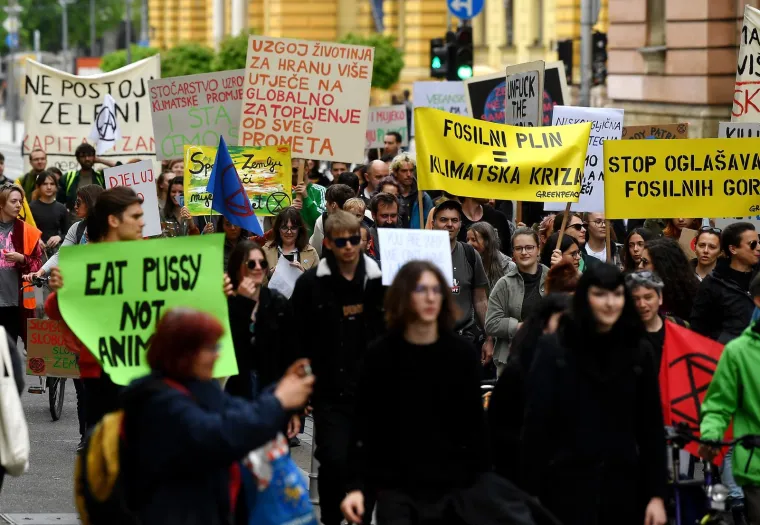 Uzvikivali su da sada žele klimatsku pravdu, da je jedina nada - klimatska pravda, a jedina solucija - revolucija.