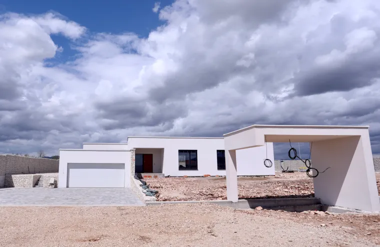 Pogledajte luksuznu vilu braće Mamić koja je niknula u Ljubu&scaron;kom: Djelomično obložena kamenom, kamena ograda...