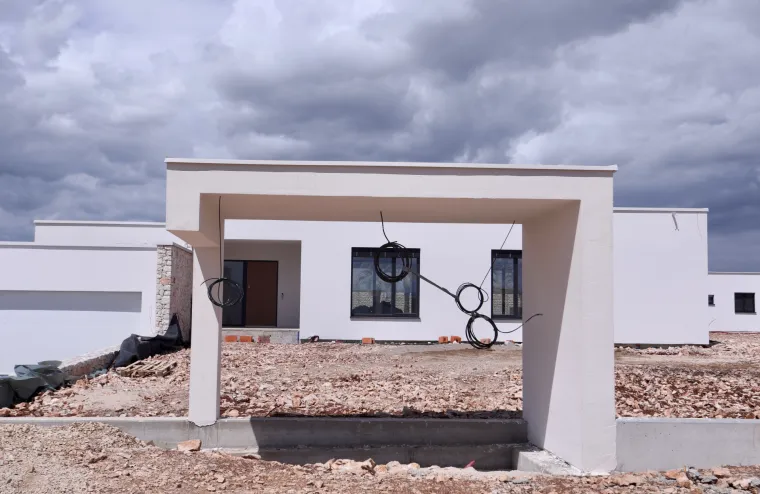 Pogledajte luksuznu vilu braće Mamić koja je niknula u Ljubu&scaron;kom: Djelomično obložena kamenom, kamena ograda...