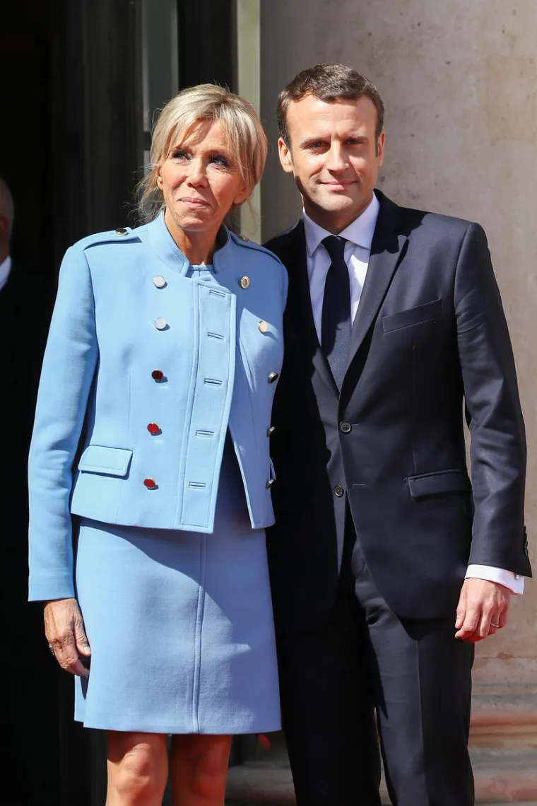 "Nemam drugu takvu prijateljicu, imamo iste interese, iste prioritete, sve govorimo jedna drugoj", rekla je Fran&ccedil;oise Nogu&egrave;s autorici. "Morali smo naći mjesto na kojem bi Emmanuel mogao brzo napredovati i plan je bio da ide u Pariz, to nije imalo nikakve veze s Brigitte", istaknula je mama Macron, prema pisanju portala Gala.fr.