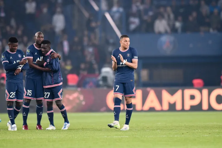 Navijači osramotili igrače PSG-a, ove scene s proslave naslova Messi, Mbappe, Neymar i ekipa će jo&scaron; dugo pamtiti