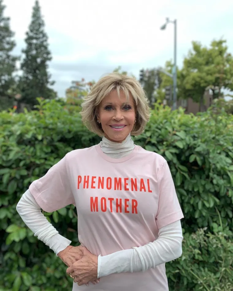 Jane Fonda iza sebe ima tri braka. Od 1965. do 1973. bila je u braku s francuskim scenaristom Rogerom Vadimom. Nakon razvoda, iste te godine, udala se za političkog aktivista Toma Haydena s kojim je bila u braku do 1990. Da nije izgubila vjeru u ljubav, dokazala je godinu nakon razvoda od Toma, Jane se udala za televizijskog producenta Teda Turnera, no od njega se razvela 2001. Iz svoja tri braka, Jane ima troje djece.