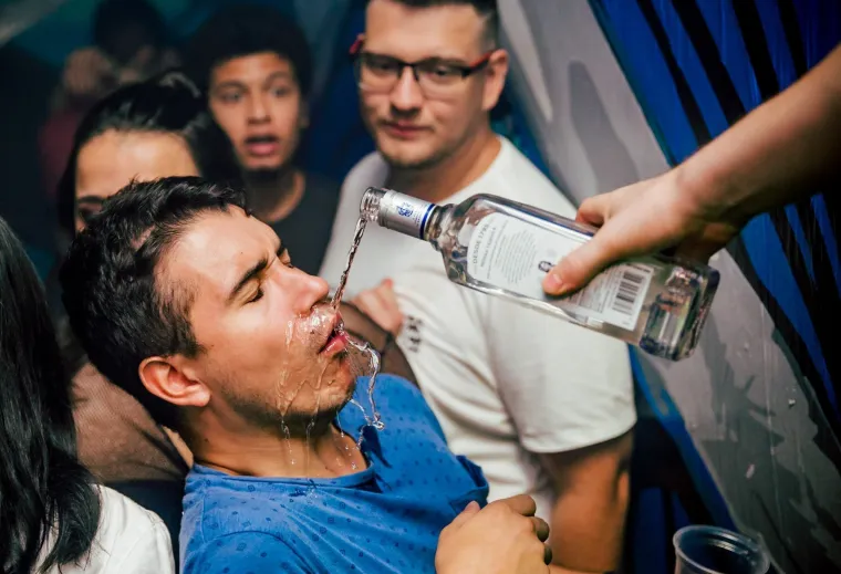 Oti&scaron;la korona kada je stigla sezona, a s njom su se vratili i kaotični prizori u noćnim klubovima: Evo najgorih!