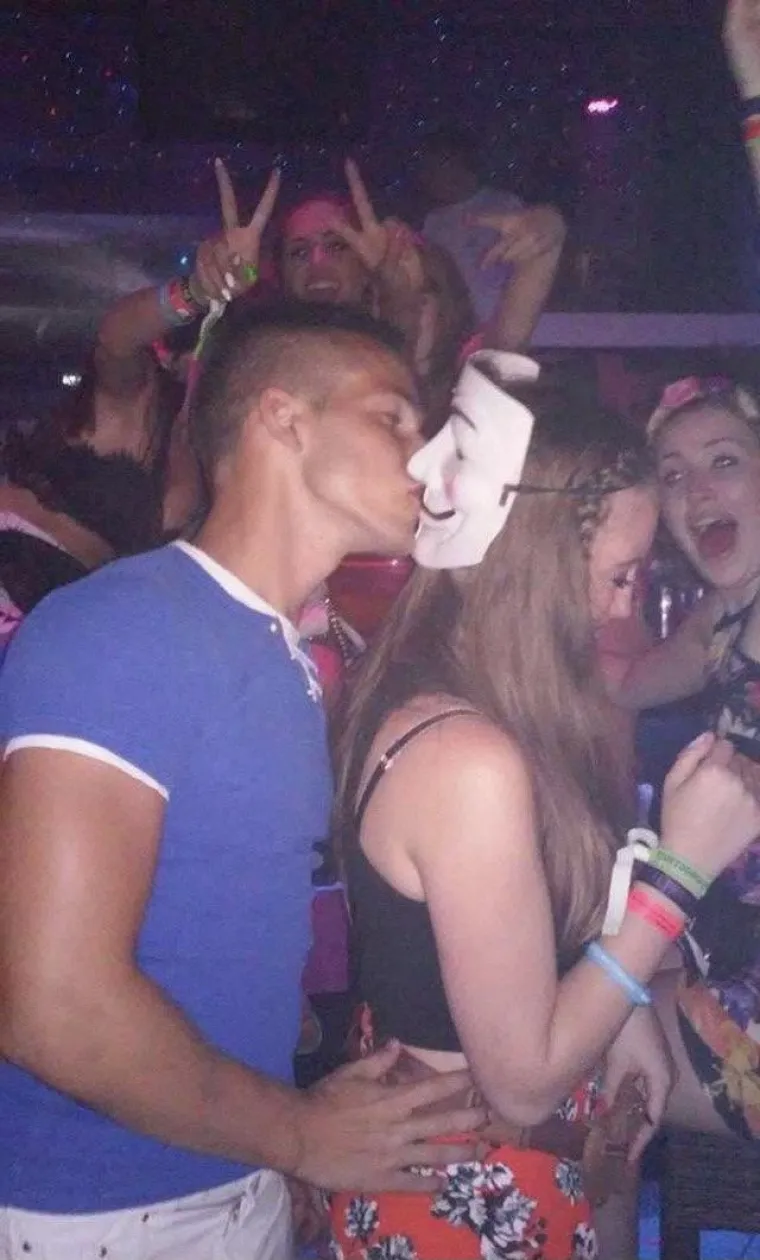 Oti&scaron;la korona kada je stigla sezona, a s njom su se vratili i kaotični prizori u noćnim klubovima: Evo najgorih!