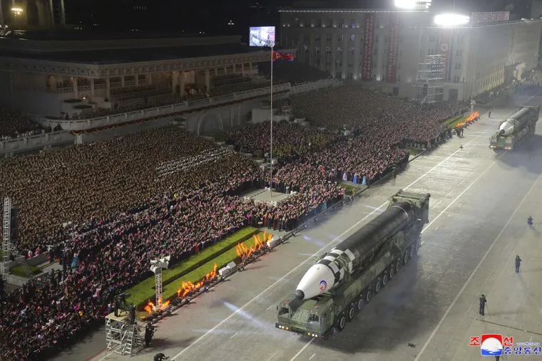 Pogledajte demonstraciju sile Sjeverne Koreje! Kim Jong Un najavio ubrzani razvoj nuklearnog oružja