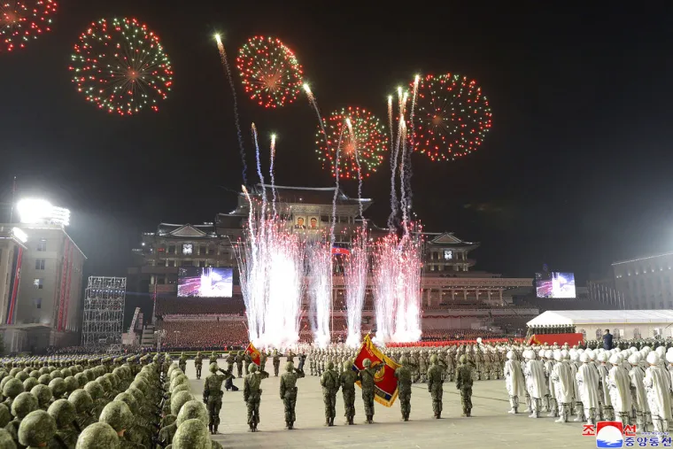 Pogledajte demonstraciju sile Sjeverne Koreje! Kim Jong Un najavio ubrzani razvoj nuklearnog oružja