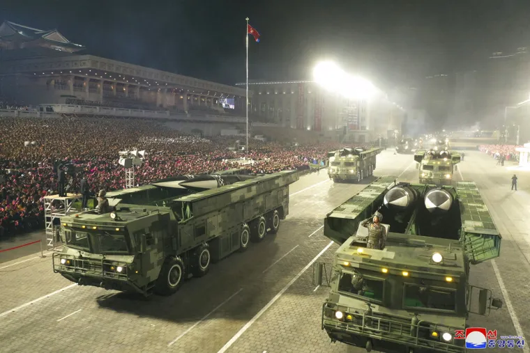 Pogledajte demonstraciju sile Sjeverne Koreje! Kim Jong Un najavio ubrzani razvoj nuklearnog oružja