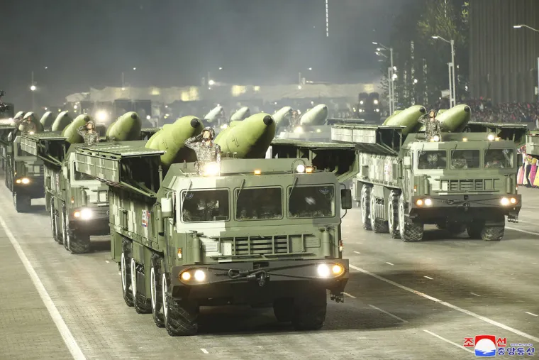 Pogledajte demonstraciju sile Sjeverne Koreje! Kim Jong Un najavio ubrzani razvoj nuklearnog oružja