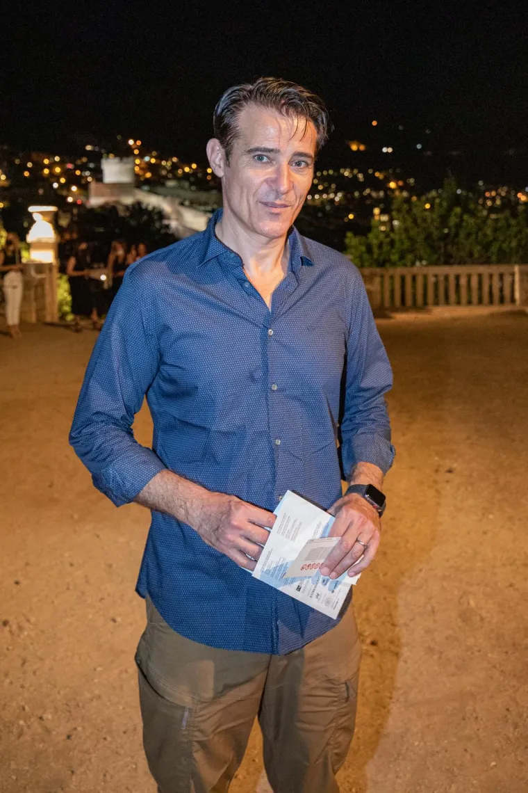 Glumio je u filmu &quot;Magija&quot; s Nicole Kidman i Sandrom Bullock.  U animiranom filmu “Ledeno doba” posudio je svoj glas.  U “Mirotvorcu”je glumio i uz Georgea Clooneyja, kolegu iz serije “ER”. Nakon toga, prihvatio je ulogu u seriji “Spartacus” te u filmu “Elektra”. Došao je i do finala na audiciji za James Bonda u “Casino Royal”. Višnjić je u braku s Ivanom Vrdoljak, kćerkom hrvatskog redatelja Antuna Vrdoljaka. Goran ima četvero djece - Lanu, Viga, Tina i Vivien. U ljeto 2007. Višnjić se našao u središtu skandala u kojem ga je Šibenčanka Mirela Rupić proglasila ocem svoje kćerkice Lane Lourdes. Glumac je priznao preljub i naposljetku očinstvo. 