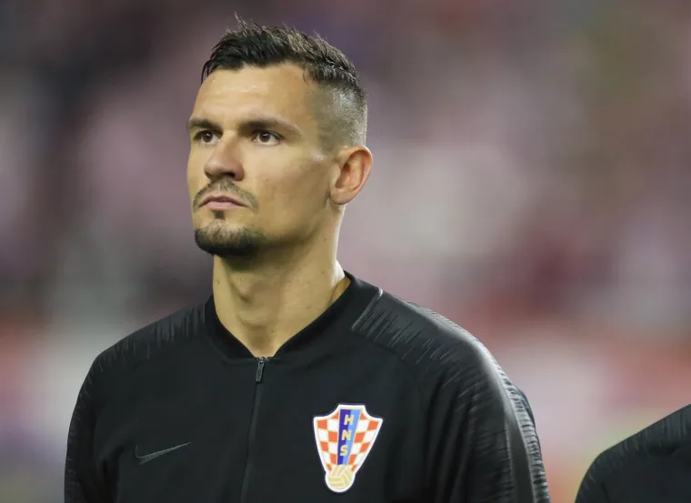 Da Lovren nema dlake na jeziku dokazao je u intervjuu za Athletic u kojemu je progovorio o dolasku iz Engleske u Rusiju, hrvatskoj reprezentaciji i bivšim suigračima iz Liverpoola. U spomenutom se intervjuu dotaknuo projekta Superlige, zatvorenog natjecanja najmoćnijih europskih klubova, koje je propalo ubrzo nakon što je osnovano: &quot;Skupina ljudi u nogometu misli da je svemoguća i gleda smo svoje interese. Oni misle da mogu donositi odluke bez da pitaju nikoga drugoga. Mi igrači igramo za navijače i na nosimo na leđima povijesti klubova za koje igramo. Ne razumijem kako ti vlasnici mogu samo gledati na zaradu. Ja sam kao klinac gledao Zidanov gol u finalu Lige prvaka protiv Bayer Leverkusena i maštao sam kao i drugi klinci. Kada ti netko želi oduzeti priliku da igraš protiv najboljih na svijetu, to je po meni izdaja, a izdaja ne smije biti dio nogometa&quot;, poručio je otvoreno.