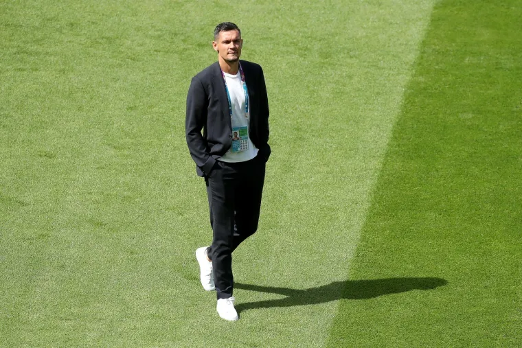 Lovren je jedan je od protagonista dokumentarnog filma “Ogorčeni”, koji je 2020. godine  doživio premijeru na televizijskom kanalu krovne organizacije europskog nogometa UEFE. U “Ogorčenima” nekadašnje i sadašnje zvijezde ženskog i muškog nogometa iznose svoj osobni stav o rasizmu, seksizmu i homofobiji. U ovom je dokumentarcu ispričao svoju izbjegličku priču po povratku iz Njemačke u Karlovac te kako ga je upravo nogomet spojio s njegovim najboljim prijateljem, Matijom: “Ispred našeg stana u Karlovcu bilo je malo travnato igralište, na kojem su osmorica ili desetorica dječaka igrali nogomet. Izašao sam u dresu od Bayerna, jer u Njemačkoj si bio faca ako si nosio Bayernov dres, a oni su mi se svi počeli smijati. I onda je u jednom trenutku netko nešto dobacio… Uglavnom, potukao sam se s najjačim dječakom u kvartu i upoznao mog najboljeg prijatelja Matiju. Eto, to je bio moj početak. Prvi dan, prva tučnjava i… Nogomet. Nogomet je univerzalni jezik na svim krajevima svijeta. Jedna od najvećih vrijednosti nogometa je činjenica da povezuje ljude i zbog toga svi u nogometu govorimo istim jezikom. Baš zato se nešto mora promijeniti po pitanju diskriminacije, mislim da bi kazne trebale biti oštrije”, rekao je Lovren. 