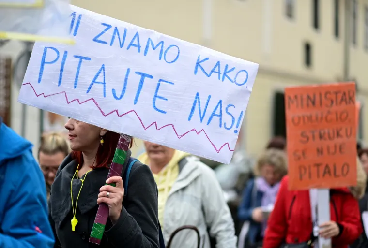 Na Markovu trgu prosvjed odgojitelja u vrtićima diljem Hrvatske: 'Ostat ćemo ovdje cijeli dan'