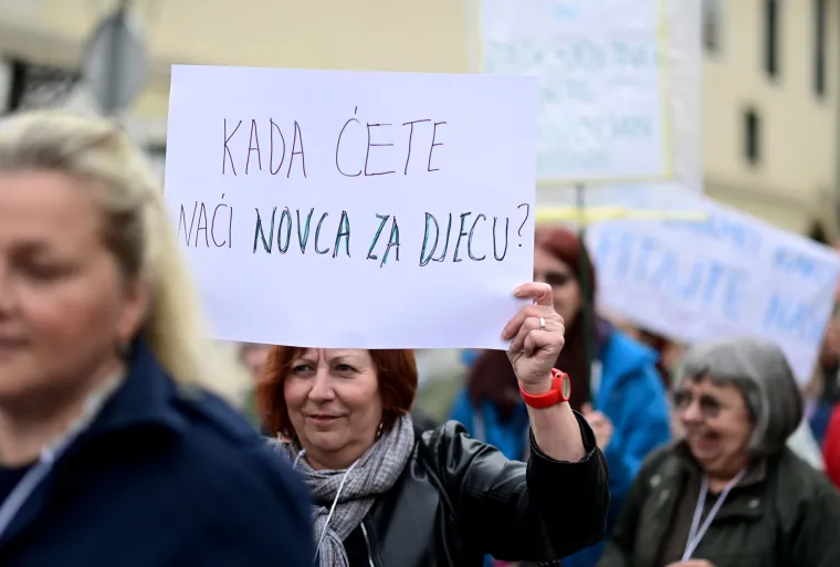 Na Markovu trgu prosvjed odgojitelja u vrtićima diljem Hrvatske: 'Ostat ćemo ovdje cijeli dan'