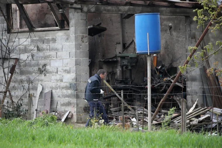 Drama na intervenciji! Vatrogasci do&scaron;li ugasiti požar, a mu&scaron;karac im prijetio da će ih ustrijeliti