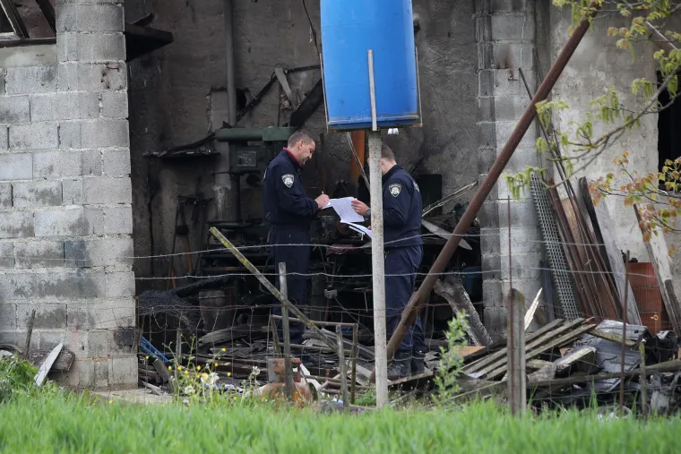 Drama na intervenciji! Vatrogasci do&scaron;li ugasiti požar, a mu&scaron;karac im prijetio da će ih ustrijeliti