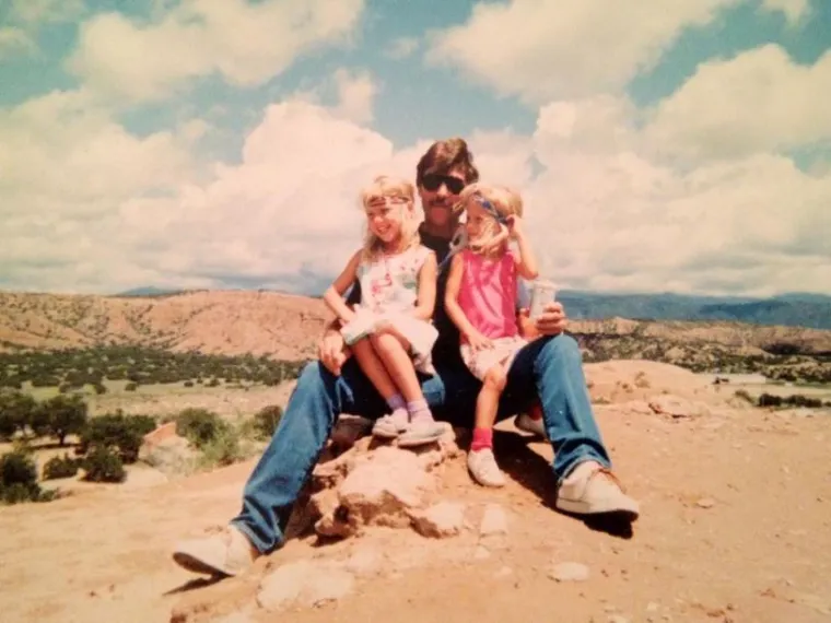 Amberin otac David je imao je malu građevinsku tvrtku izvan Austina. Kao dijete je išla u lov i ribolov, jahala konje i sudjelovala na natjecanjima ljepote. Odgajana je kao katolkinja, ali je sa 16 godina postala ateist kada je njezina najbolja prijateljica preminula u automobilskoj nesreći. Dvanaest mjeseci kasnije je napustila školu i otišla u Los Angeles kako bi postala glumica.
