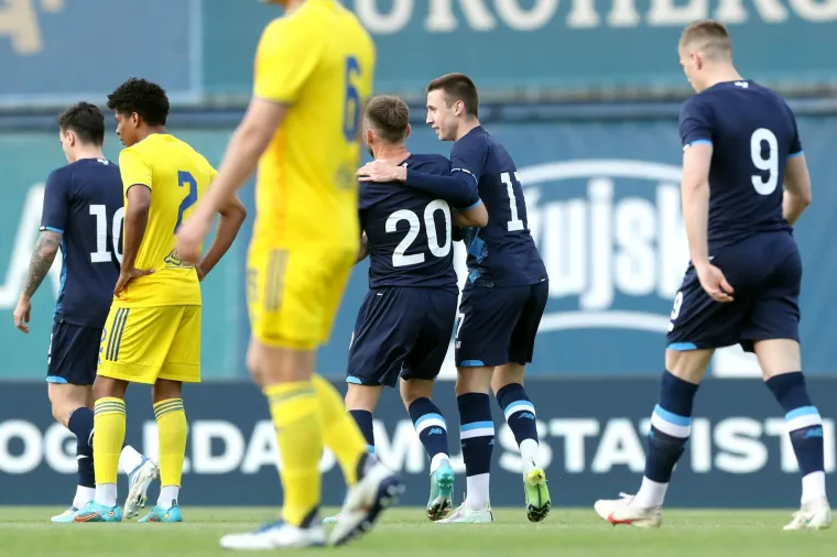 Zagrebački i kijevski Dinamo odigrali utakmicu za mir, susret iz svečane lože pratila i Kolinda