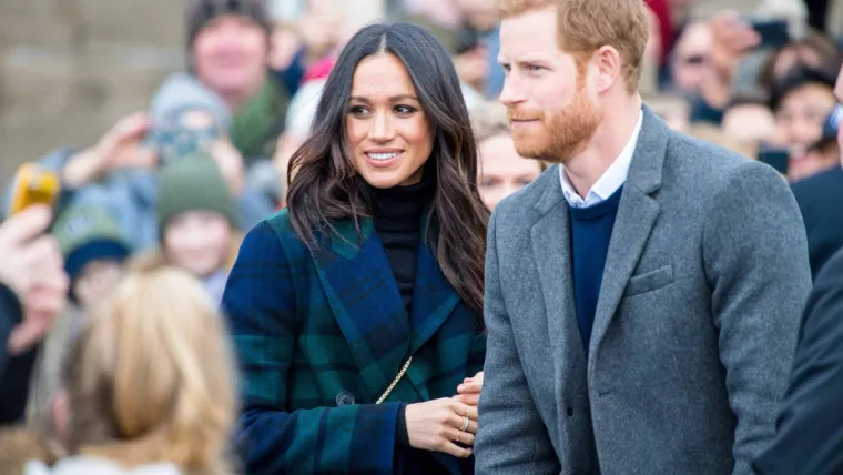 Njena knjiga sadrži bezbroj &scaron;okantnih tvrdnji o kraljici i ostatku kraljevske obitelji. 