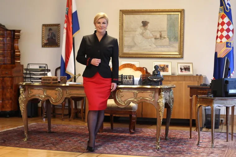 Kolinda je bila prvo dijete Branka i Dubravke Grabar. Kako je njen otac često pjevao pjesmu &quot;Colinda&quot;, Zdenke Vučković iz 1967. godine, tako su je odlučili i nazvati.