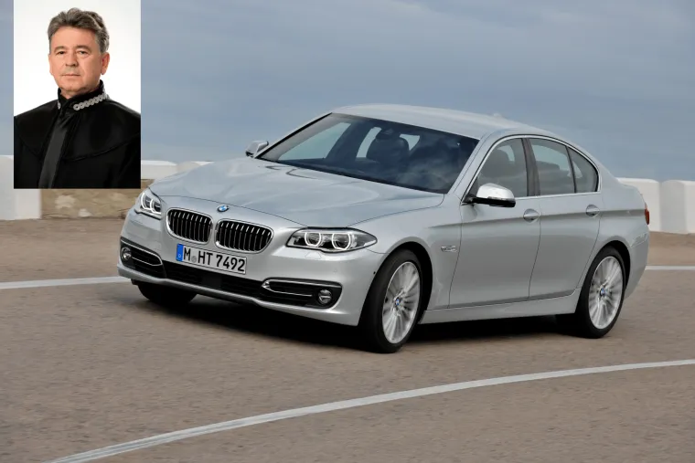 Sudac Branko Brkić ipak cijeni tehnološki napredak te tako vozi BMW serije 5 iz 2014. kojeg je procijenio na 99.000 kuna. Osim cestom, sudac Brkić voli ploviti i morem pa u svom vlasništvu ima čamac pasaru iz 2015. godine koja vrijedi 8.200 kuna