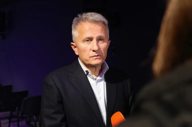 No ne uživaju svi suci u slobodno vrijeme u blagodatima i komforu osobnog automobila. Tako Rajko Mlinarić, koji je ostao upamćen po kavi s Dijanom Zadravec u jeku njezine afere, ne posjeduje automobil, niti bilo koje drugo pokretno sredstvo