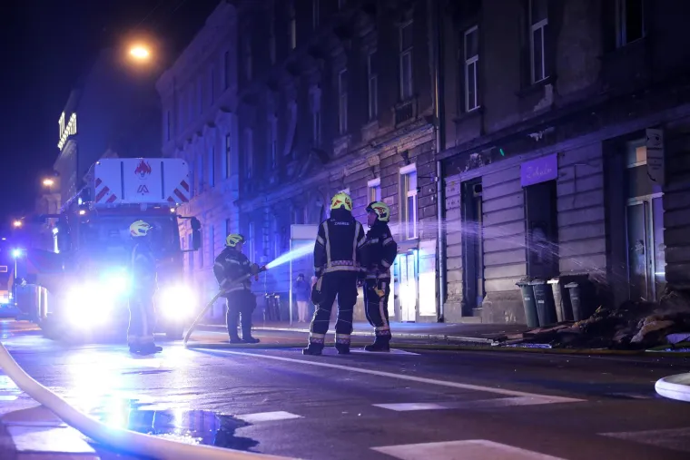 Planuo požar u zgradi u Zagrebu, vatrogasci ljestvama spu&scaron;tali zarobljene ljude