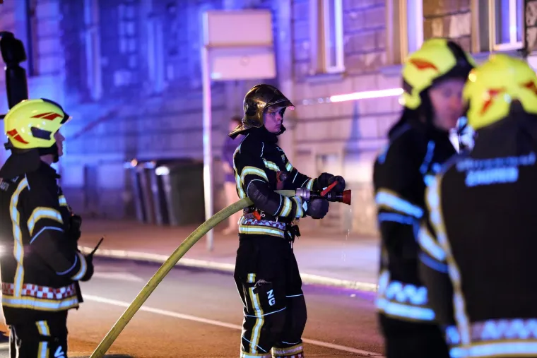 Planuo požar u zgradi u Zagrebu, vatrogasci ljestvama spu&scaron;tali zarobljene ljude