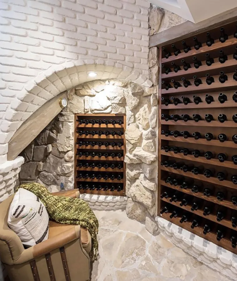 Machine Gun Kelly se isprsio i kupio nevjerojatnu vilu: Sada&scaron;nja je valjda postala premala za čudne seks-rituale s Megan Fox