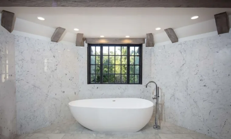 Machine Gun Kelly se isprsio i kupio nevjerojatnu vilu: Sada&scaron;nja je valjda postala premala za čudne seks-rituale s Megan Fox