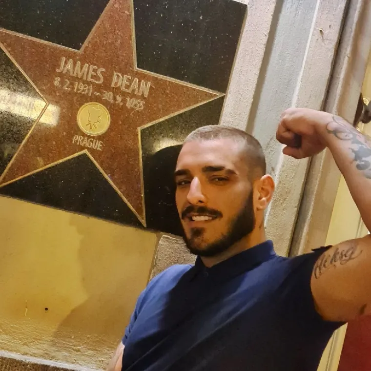 Iste se godine našao se u središtu skandala zbog snimke koja je doprla na društvene mreže, a na kojoj se navodno vidjelo kako šmrče bijeli prah. Sumnjalo se na kokain koji su mu prijatelji ostavili nakon nastupa u jednom beogradskom noćnom klubu, a Lazić je izjavio da je sporni video star devet godina i da se ne želi oglašavati na tu temu.