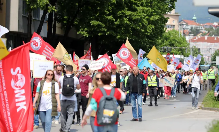 Praznik rada se nakon dvije godine vratio na ulice: Dok su jedni uživali u suncu i grahu, drugi su prosvjedovali