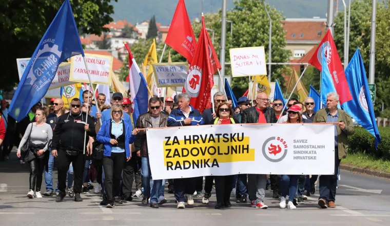 Praznik rada se nakon dvije godine vratio na ulice: Dok su jedni uživali u suncu i grahu, drugi su prosvjedovali