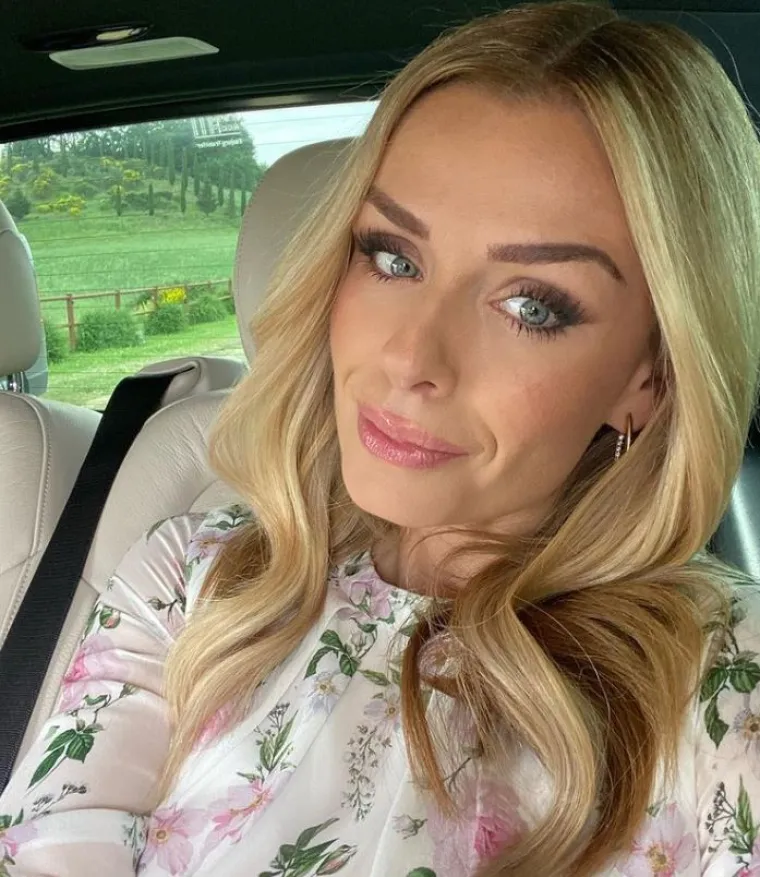 Godine 2012. britanski mediji objavili su priču da je nogometaš prevario suprugu s pjevačicom Katherine Jenkins, no oboje su to demantirali. 