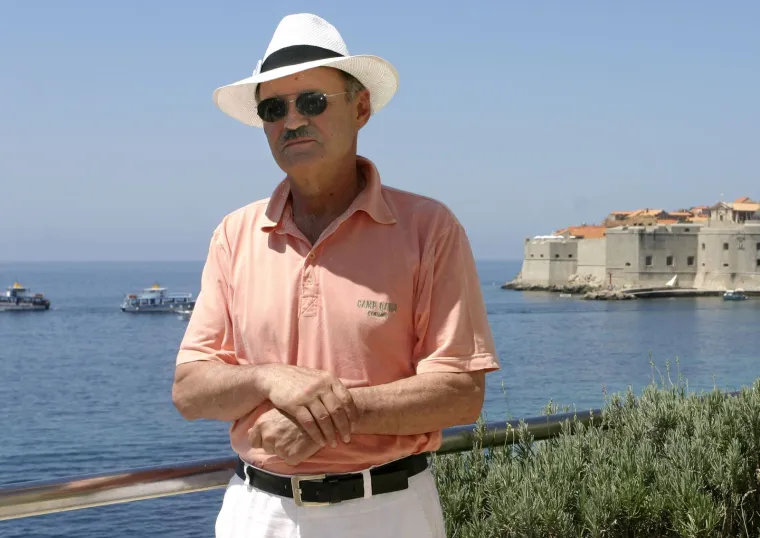 Publika će ga pamtiti posebno i po ulozi Izeta Fazlinovića u seriji &quot;Lud, zbunjen, normalan&quot; koja je snimana od 2007. do 2016. godine. Za svoj je rad dobio niz nagrada i priznanja, a među njima i nagradu &quot;Vladimir Nazor&quot; za životno djelo 2016. godine.