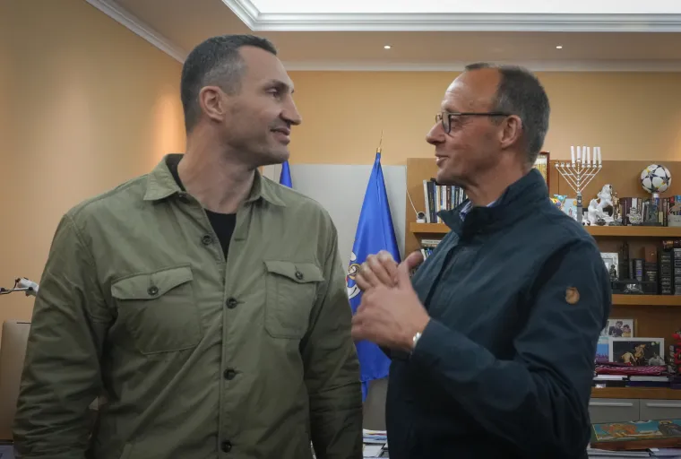 Šef njemačke opozicije kod braće Kličko u Kijevu. Mlađi Kličko: 'S kanibalima ne možeš pregovarati'