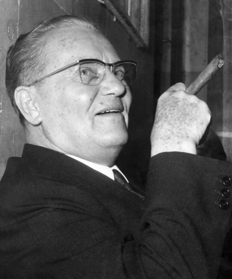 Tito je uporno odbijao amputaciju dok je još bio pri svijesti, iako je bilo evidentno da je gangrena zahvatila lijevu potkoljenicu. 