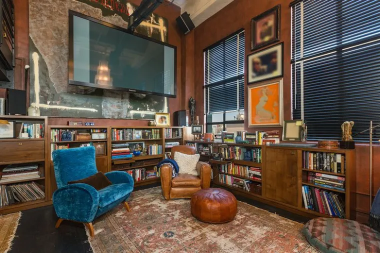 "Ubacio sam se između Amber i Johnnyja, rekav&scaron;i Deppu da odlazimo. U tom trenutku krajičkom oka vidio sam &scaron;aku i ruku kako mi prelaze preko desnog ramena, a čuo sam i vidio kako zatvorena &scaron;aka dodiruje Deppa na lijevoj strani njegoovg lica", rekao je McGivern. 